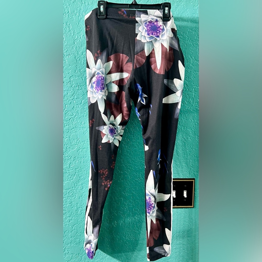 👑✅PRICE FIRM✅ RARE🔥Adidas Lotus Leggings - Picture 9 of 15